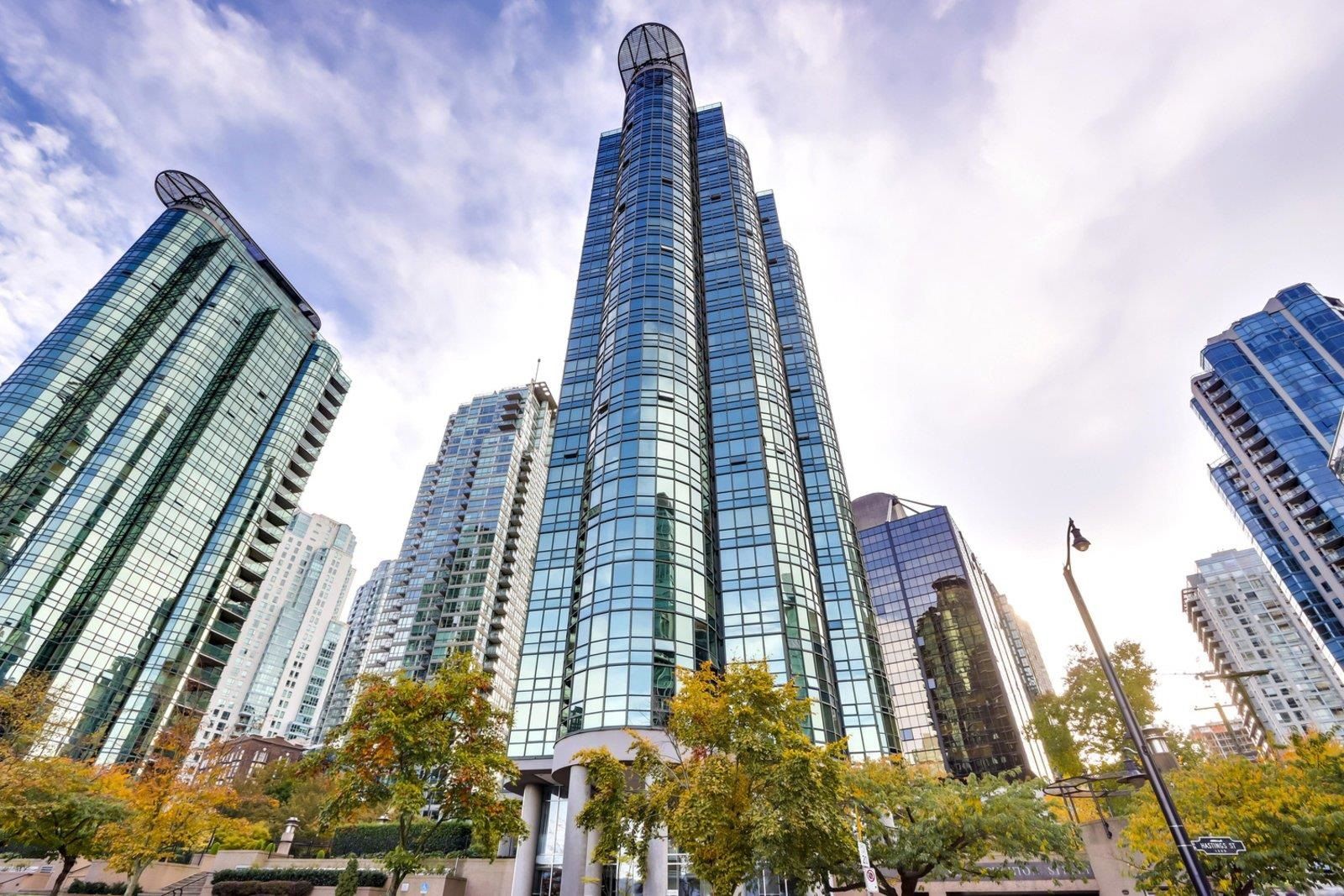 Main Photo: 2007 588 BROUGHTON Street in Vancouver: Coal Harbour Condo for sale in "Harbourside Park" (Vancouver West)  : MLS®# R2741005