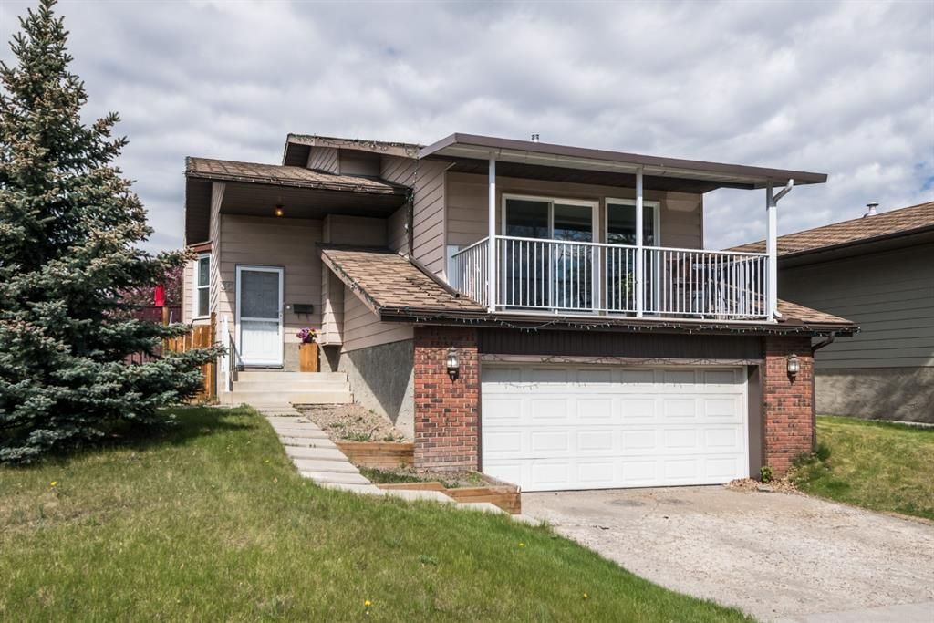 Main Photo: 35 Berkshire Road NW in Calgary: Beddington Heights Detached for sale : MLS®# A1224862