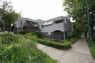 Photo 1: 1310 W 7TH Avenue in Vancouver: Fairview VW Townhouse for sale in "FAIRVIEW VILLAGE" (Vancouver West)  : MLS®# R2177755