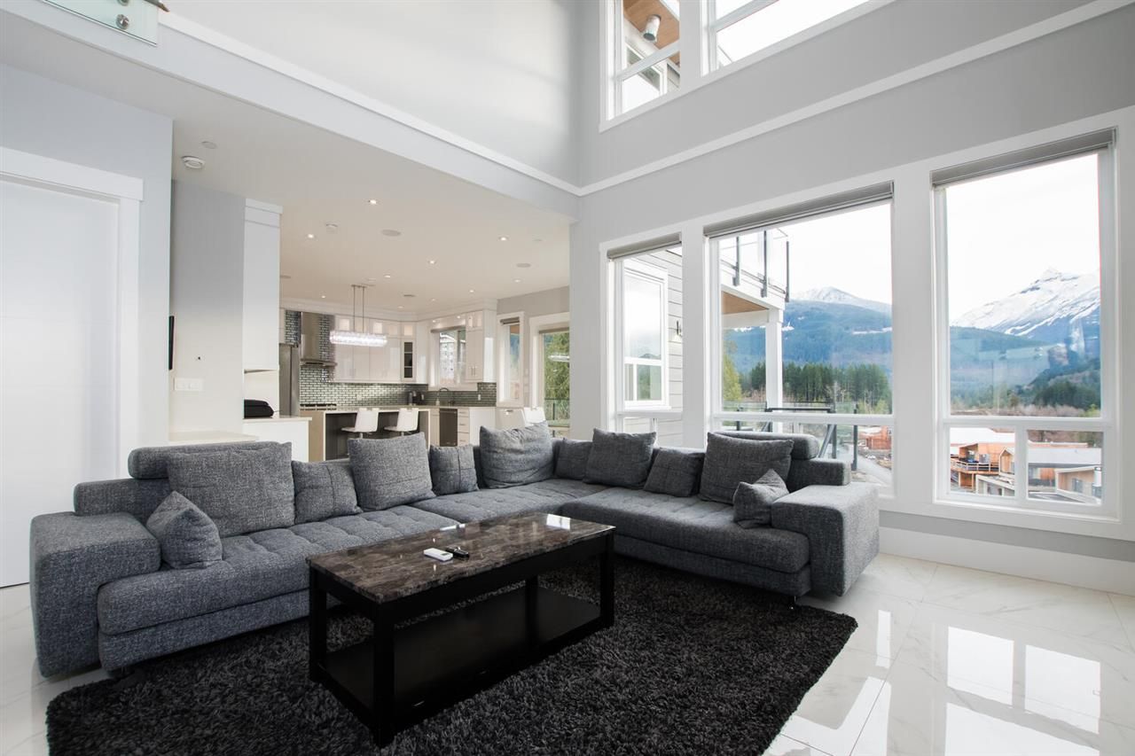 Main Photo: 2950 STRANGWAY Place in Squamish: University Highlands House for sale in "University Heights" : MLS®# R2528845