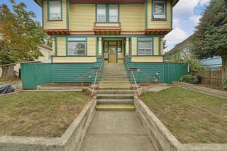 Photo 2: 121 Menzies St in Victoria: Vi James Bay Multi Family for sale : MLS®# 917652