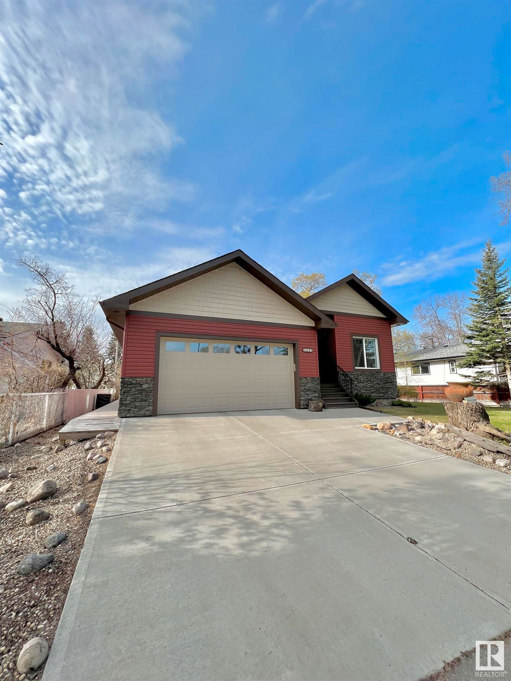 Main Photo: 3839 112 Avenue in Edmonton: Zone 23 House for sale : MLS®# E4293699