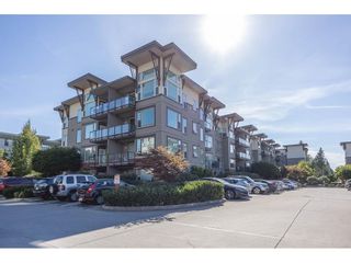 Photo 2: 220 33539 HOLLAND Avenue in Abbotsford: Central Abbotsford Condo for sale in "The Crossing" : MLS®# R2714868