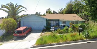 Photo 1: OCEANSIDE House for sale : 3 bedrooms : 323 Camelot