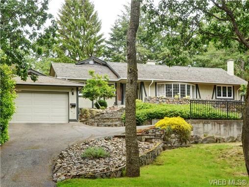 Main Photo: 2906 Tudor Ave in VICTORIA: SE Ten Mile Point House for sale (Saanich East)  : MLS®# 732626