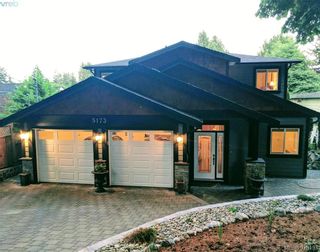 Photo 1: 5173 Lochside Dr in VICTORIA: SE Cordova Bay House for sale (Saanich East)  : MLS®# 759445