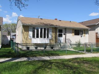 Photo 1: 209 Horton Avenue West in Winnipeg: West Transcona Residential for sale (3L)  : MLS®# 202211379