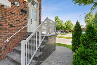Photo 2: 12 Tanager Square in Brampton: Heart Lake West House (2-Storey) for sale : MLS®# W8416678