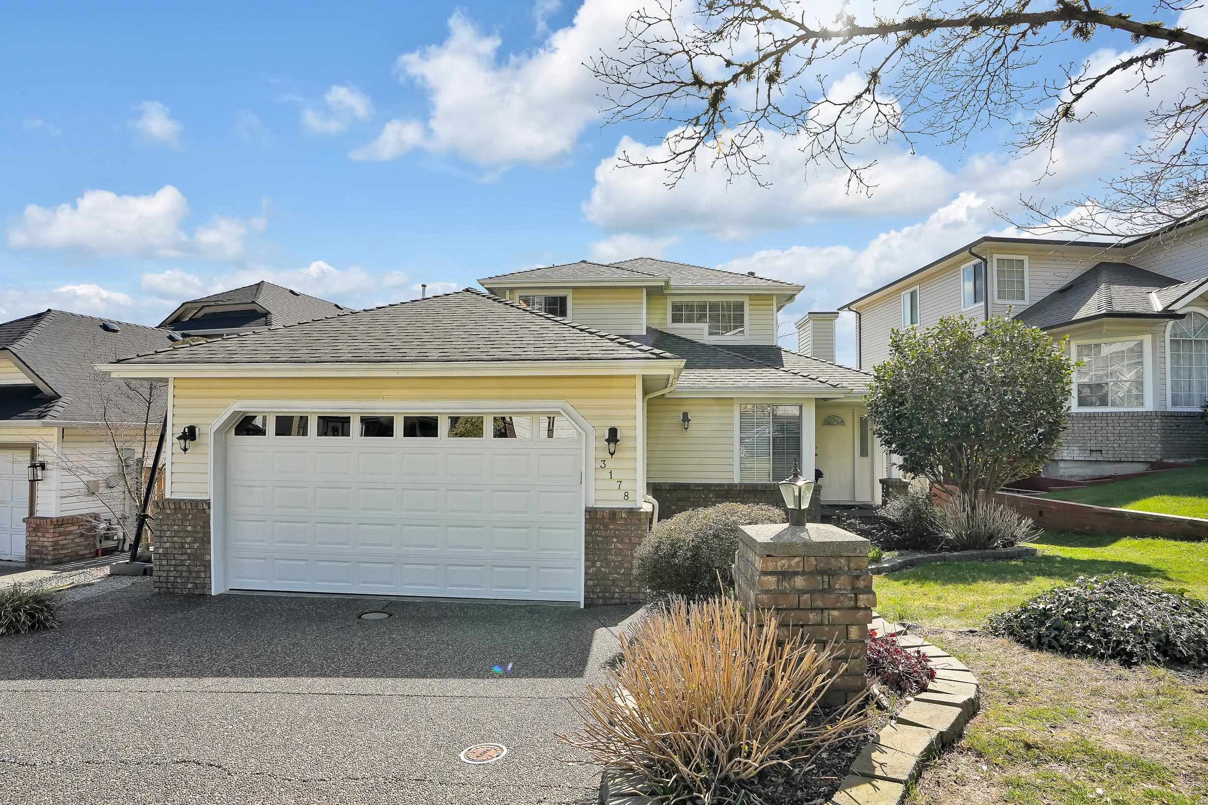 Main Photo: 3178 SYLVIA Place in Coquitlam: Westwood Plateau House for sale : MLS®# R2764115