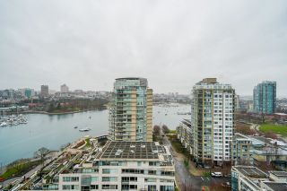 Photo 3: 2203 1228 MARINASIDE Crescent in Vancouver: Yaletown Condo for sale in "CRESTMARK II" (Vancouver West)  : MLS®# R2725003