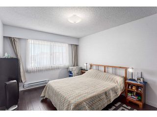 Photo 5: 205 6904 FRASER Street in Vancouver: South Vancouver Condo for sale in "CASA BLANCA" (Vancouver East)  : MLS®# V1138535