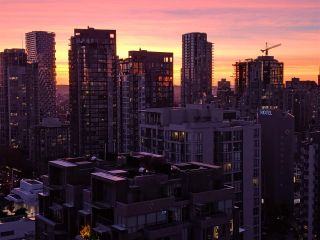 Photo 20: PH2404 1010 RICHARDS Street in Vancouver: Yaletown Condo for sale in "Gallery" (Vancouver West)  : MLS®# R2420892