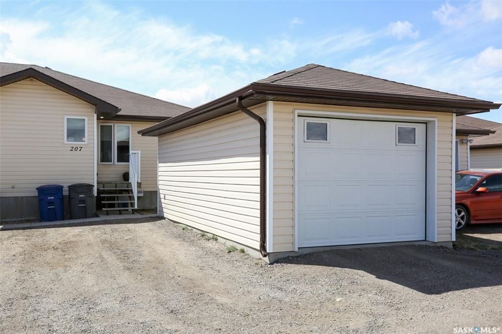 Main Photo: 207 South Front Street in Pense: Residential for sale : MLS®# SK926905