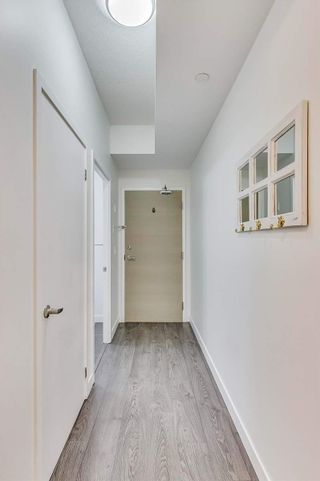 Photo 2: 305 2055 Danforth Avenue in Toronto: Woodbine Corridor Condo for lease (Toronto E02)  : MLS®# E5275536