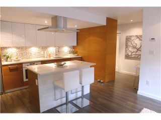 Photo 2: 103 349 E 6TH Avenue in Vancouver: Mount Pleasant VE Condo for sale in "LANDMARK HOUSE" (Vancouver East)  : MLS®# V995489