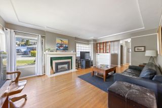 Photo 5: 933 LEOVISTA Avenue in North Vancouver: Edgemont House for sale : MLS®# R2867965