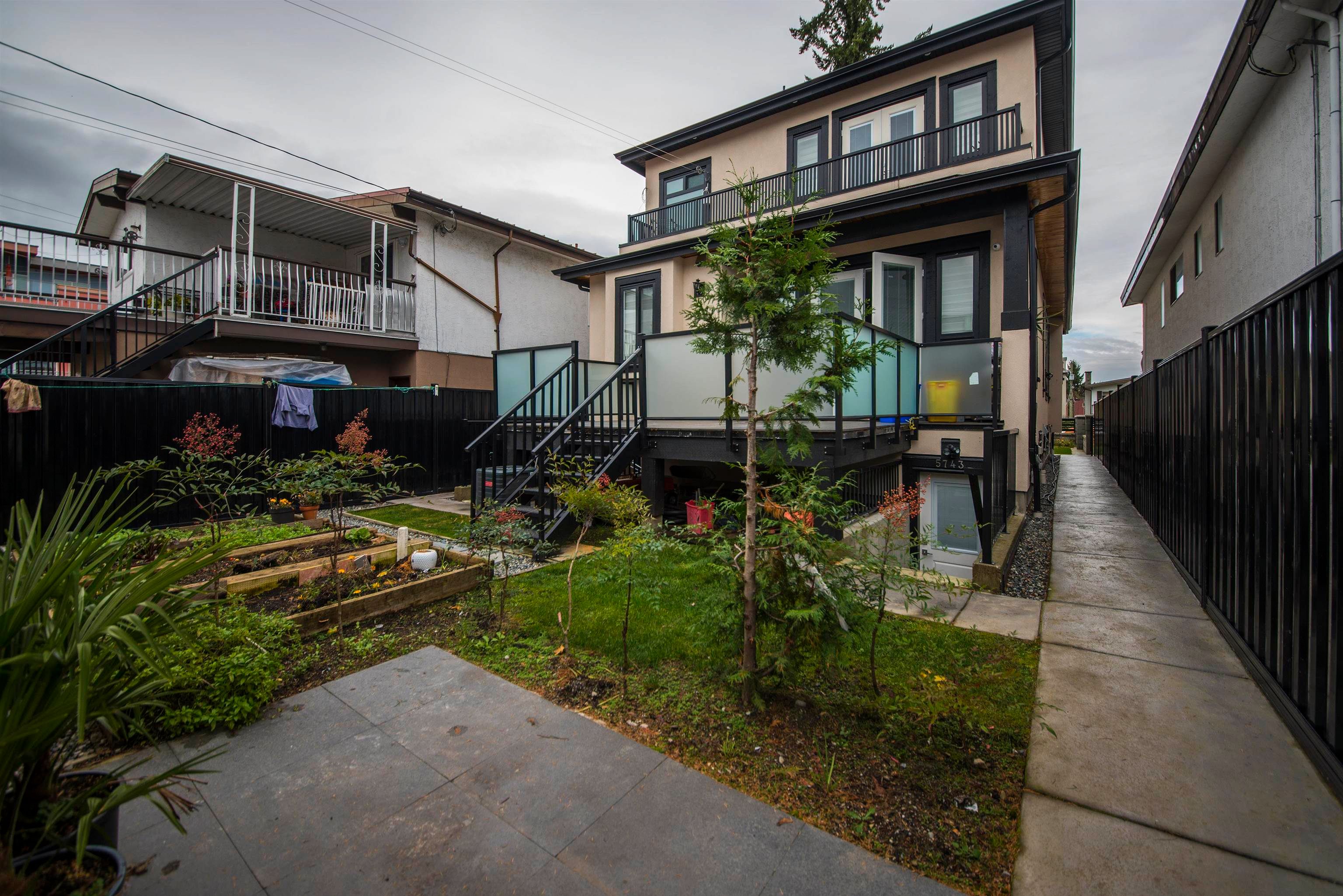 Photo 20: Photos: 5741 RHODES Street in Vancouver: Killarney VE House for sale (Vancouver East)  : MLS®# R2632575