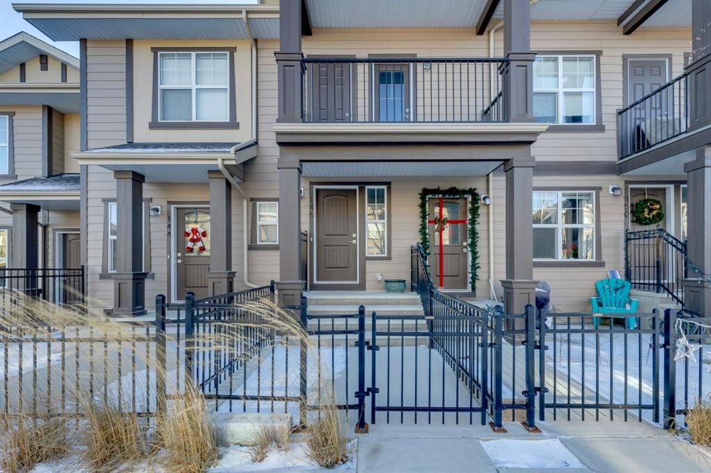 Main Photo: 146 Evanscrest Gardens NW in Calgary: Evanston Row/Townhouse for sale : MLS®# A1165342