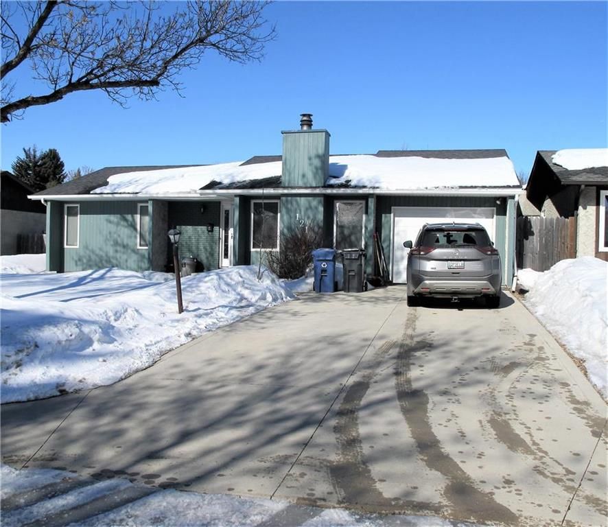 Main Photo:  in Winnipeg: North Kildonan Residential for sale (3G)  : MLS®# 202306687