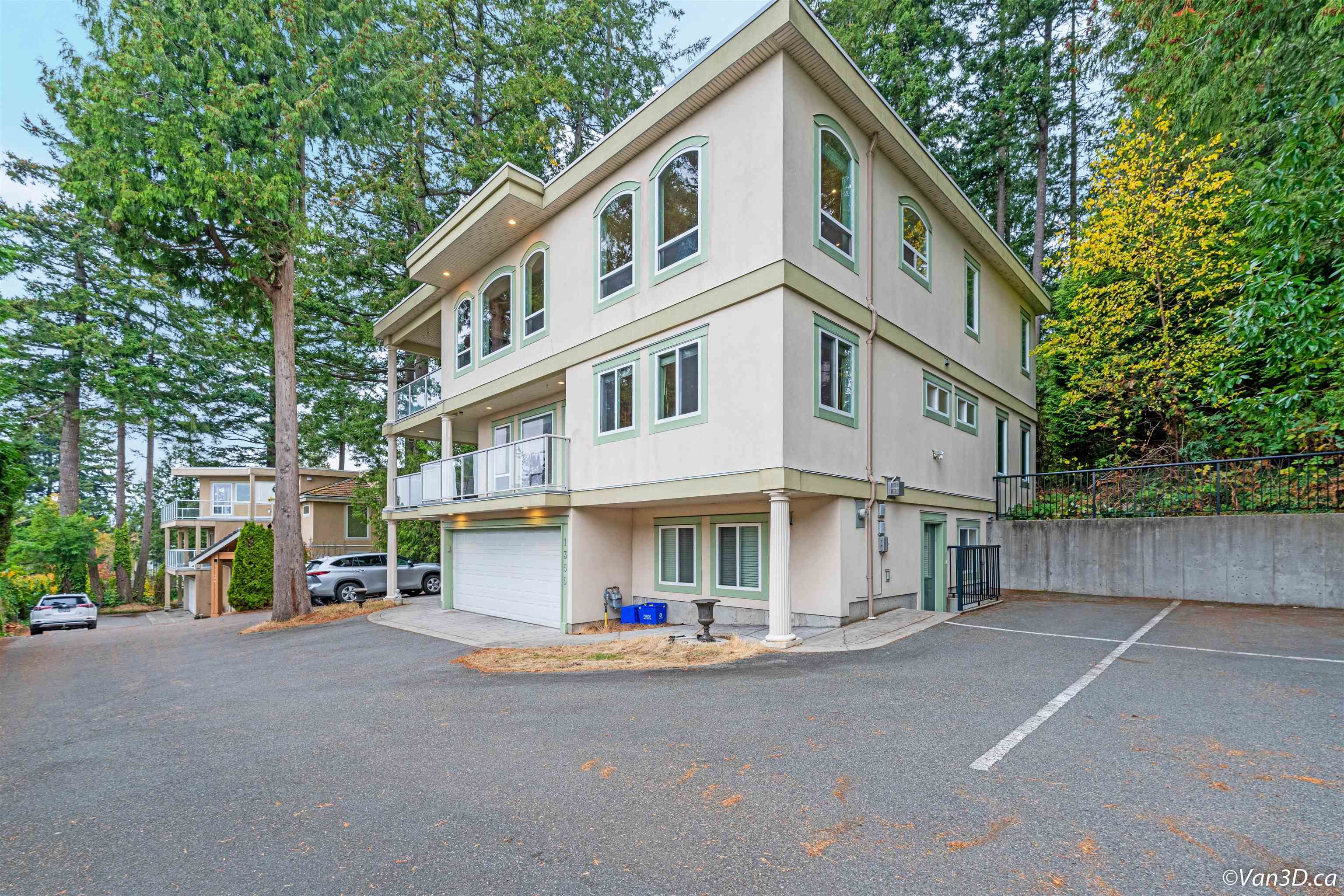 Main Photo: 1355 EVERALL Street: White Rock House for sale (South Surrey White Rock)  : MLS®# R2776685