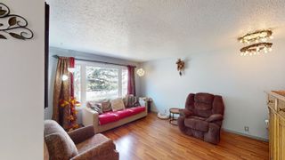 Photo 4: 400 PIERCE Crescent in Quesnel: Quesnel - Town House for sale in "Uplands" : MLS®# R2878077