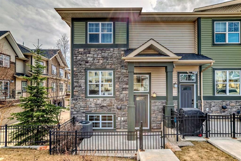 Main Photo: 211 Mckenzie Towne Link SE in Calgary: McKenzie Towne Row/Townhouse for sale : MLS®# A2123090