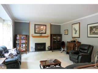 Photo 4: 26436 13 Avenue in Langley: Otter District House for sale : MLS®# R2404832