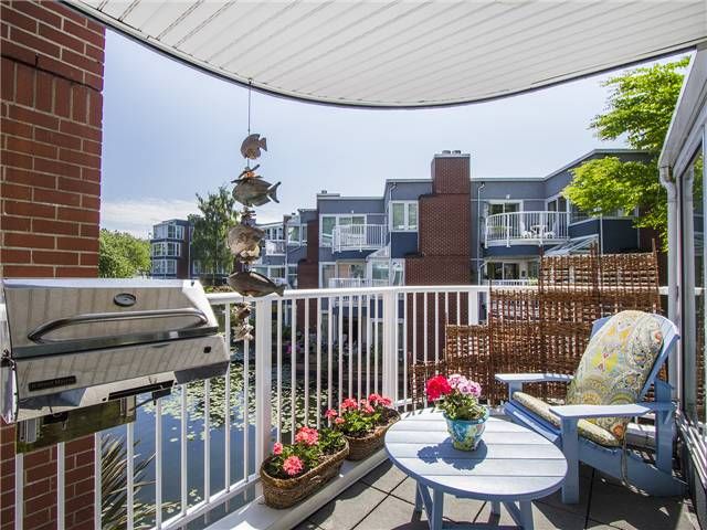 Main Photo: 1587 MARINER WK in Vancouver: False Creek Condo for sale (Vancouver West)  : MLS®# V1125035
