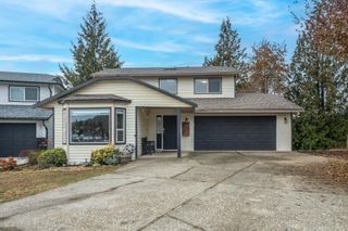 Photo 1: 3913 WATERTON Crescent: House for sale in Abbotsford: MLS®# R2740069