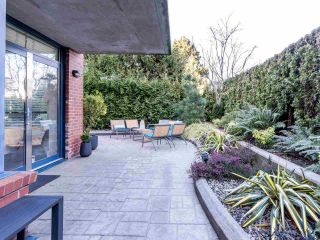 Photo 1: 101 1725 BALSAM Street in Vancouver: Kitsilano Condo for sale in "Balsam House" (Vancouver West)  : MLS®# R2454346