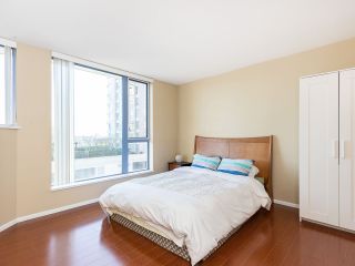 Photo 12: 804 719 PRINCESS Street in New Westminster: Uptown NW Condo for sale in "STIRLING PLACE" : MLS®# R2432360