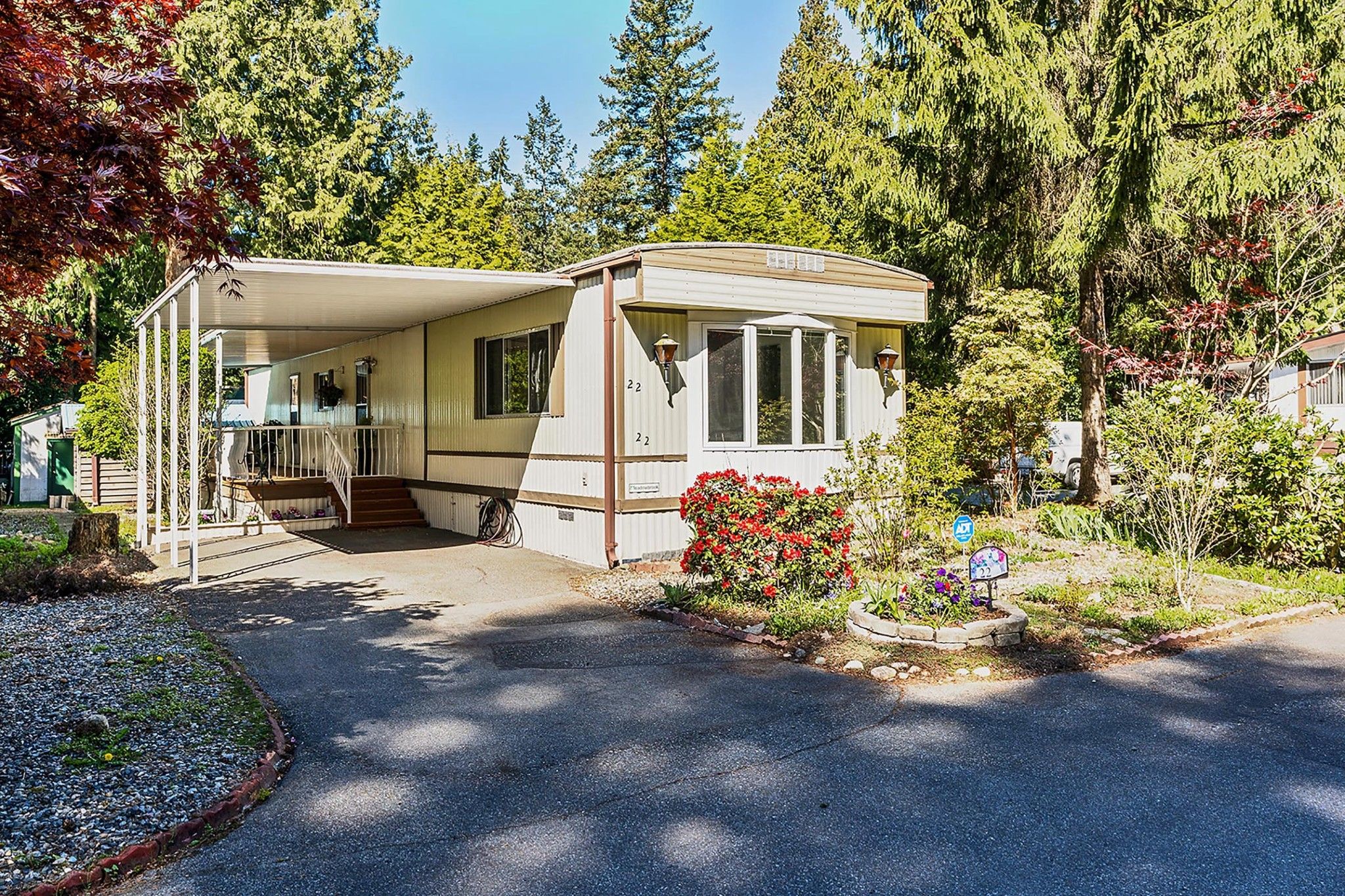 Main Photo: 22 2306 198 Street in Langley: Brookswood Langley Manufactured Home for sale in "CEDAR LANE 55+" : MLS®# R2361882