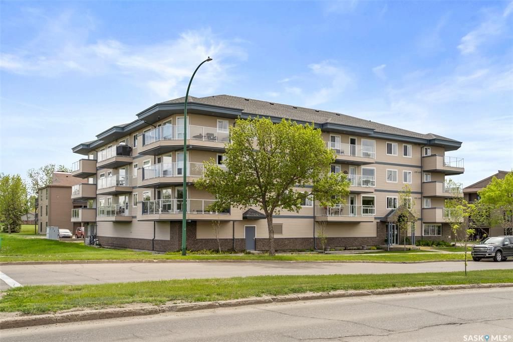 Main Photo: 104 6709 ROCHDALE Boulevard in Regina: McCarthy Park Residential for sale : MLS®# SK898406