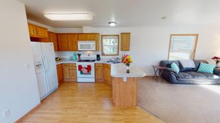 Photo 4: 52 634 ELM Street in Quesnel: Red Bluff/Dragon Lake Manufactured Home for sale in "Big Country MHP" : MLS®# R2723372