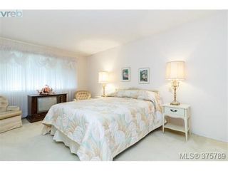 Photo 11: 4459 Autumnwood Lane in VICTORIA: SE Broadmead House for sale (Saanich East)  : MLS®# 754384