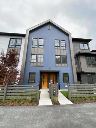Photo 1: 1362 PEAKSIDE Place in Squamish: Valleycliffe Townhouse for sale in "SEAandSKY" : MLS®# R2803456