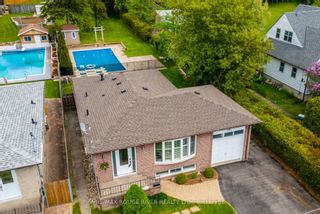 Photo 1: 813 Douglas Avenue in Pickering: Bay Ridges House (Bungalow) for sale : MLS®# E6046132