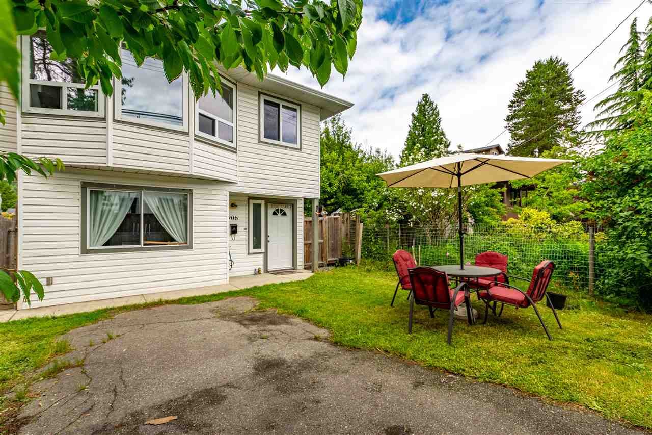 Main Photo: 906 WESTWOOD Street in Coquitlam: Meadow Brook House for sale : MLS®# R2588890