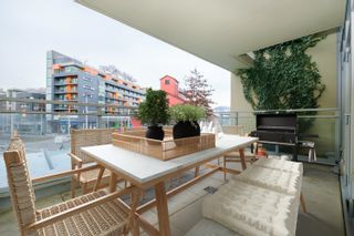 Photo 5: 205 88 W 1ST Avenue in Vancouver: False Creek Condo for sale in "The One" (Vancouver West)  : MLS®# R2744367