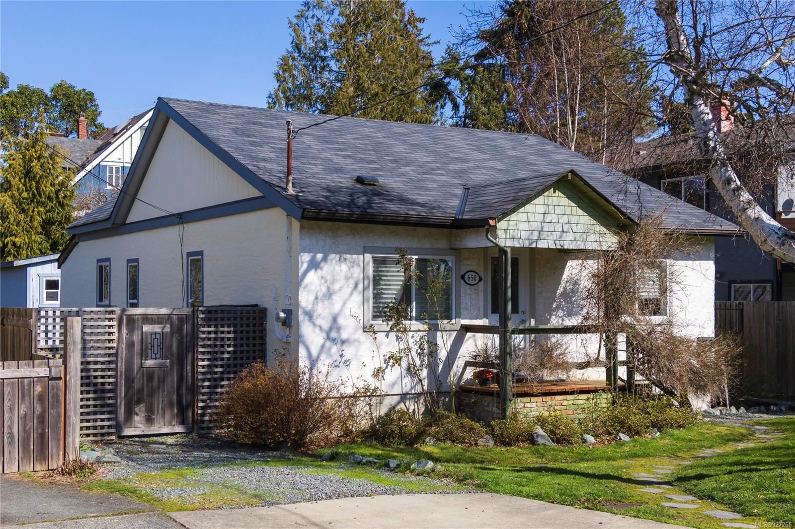 Main Photo: 650 Griffiths St in Victoria: VW Victoria West House for sale (Victoria West)  : MLS®# 927266