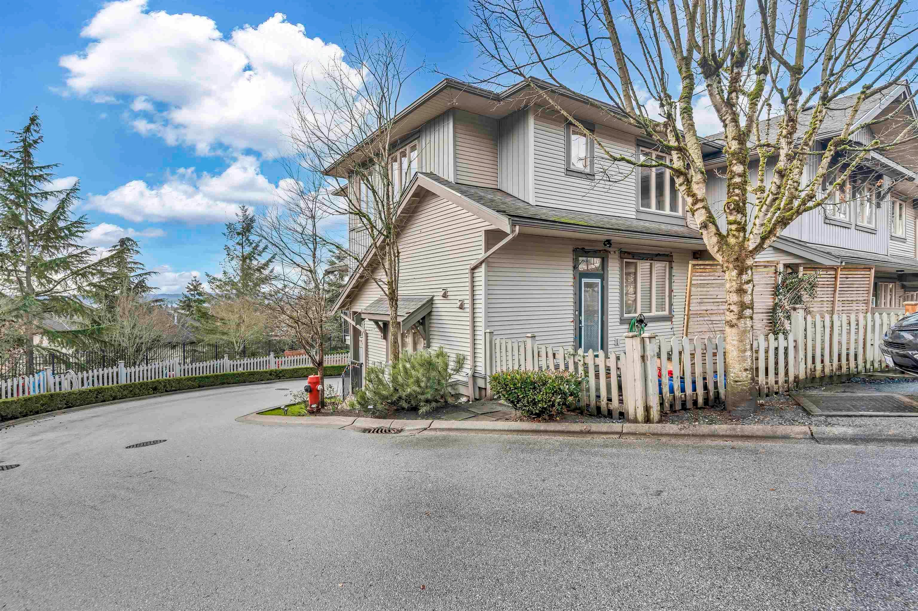 Main Photo: 35 20326 68 Avenue in Langley: Willoughby Heights Townhouse for sale in "SUNPOINTE" : MLS®# R2846267