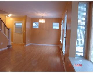 Photo 3: 33 12099 237TH Street in Maple_Ridge: East Central Townhouse for sale (Maple Ridge)  : MLS®# V680679