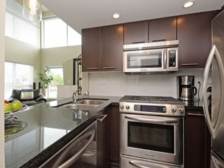 Photo 8: PH2 1288 CHESTERFIELD Avenue in North Vancouver: Central Lonsdale Condo for sale in "ALINA" : MLS®# R2171732