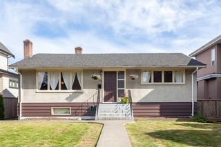 Main Photo: 2348 OLIVER Crescent in Vancouver: Arbutus House for sale (Vancouver West)  : MLS®# R2878778