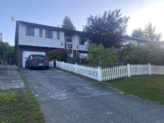 Photo 1: 2115 Pioneer Hill Dr in Port McNeill: NI Port McNeill House for sale (North Island)  : MLS®# 943707