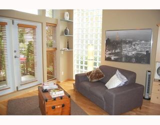 Photo 2: 103 980 W 22ND Avenue in Vancouver: Cambie Condo for sale in "SIMON LOFTS" (Vancouver West)  : MLS®# V785573