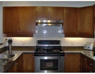 Photo 3: 308 675 PARK Crescent in New Westminster: GlenBrooke North Home for sale ()  : MLS®# V757777