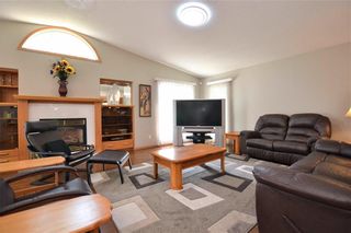Photo 3: 84 2ND Street South in Niverville: R07 Residential for sale : MLS®# 202325036