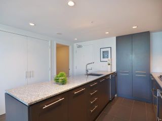 Photo 3: 701 522 W 8TH Avenue in Vancouver: Fairview VW Condo for sale in "CROSSROADS" (Vancouver West)  : MLS®# V969156