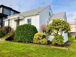 Photo 1: 2475 E 2ND Avenue in Vancouver: Renfrew VE House for sale (Vancouver East)  : MLS®# R2328625